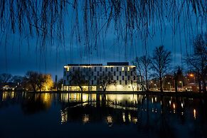 Best Western Plus Lakeside Hotel