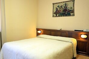 Hotel Bucaneve