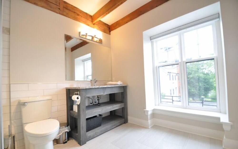 Kemptville Suites