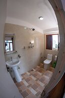 Famous House Kathmandu - Hostel