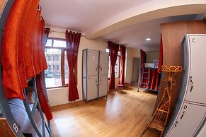 Famous House Kathmandu - Hostel