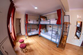 Famous House Kathmandu - Hostel