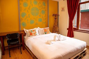 Famous House Kathmandu - Hostel