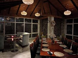 Serendib Suites & Conference Center