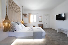 Alexandros Mykonos