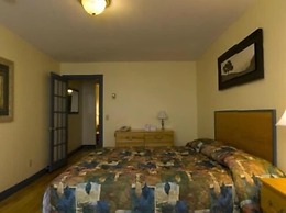 Parkland Village Inn