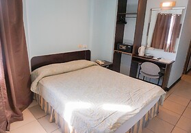 Crowne Garden Hotel