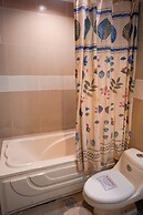 Crowne Garden Hotel
