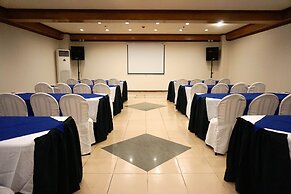 Crowne Garden Hotel