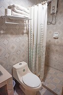 Crowne Garden Hotel