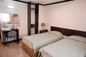 Crowne Garden Hotel