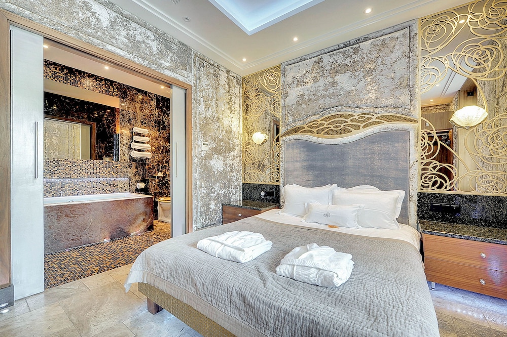 Mala Anglia Deluxe Rooms & SPA