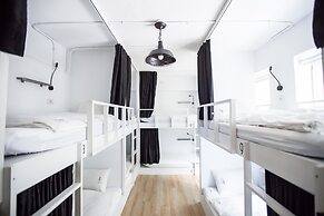 We Come Hostel