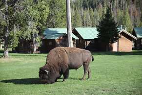 Pahaska Tepee Resort