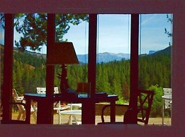 Pahaska Tepee Resort
