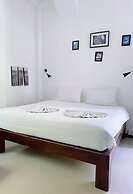 The Reef Hotel & Studios