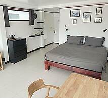 The Reef Hotel & Studios