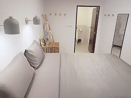 The Reef Hotel & Studios