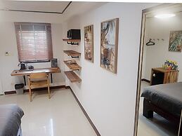 The Reef Hotel & Studios