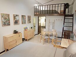 The Reef Hotel & Studios
