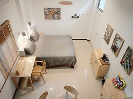 The Reef Hotel & Studios