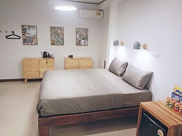 The Reef Hotel & Studios