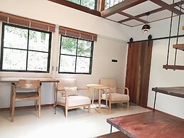 The Reef Hotel & Studios