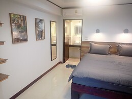 The Reef Hotel & Studios