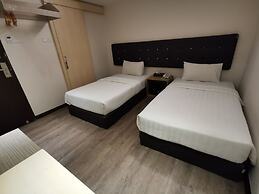 Ease Hotel