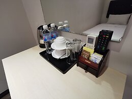 Ease Hotel