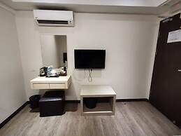 Ease Hotel