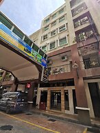 Ease Hotel
