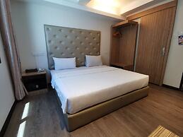 Ease Hotel