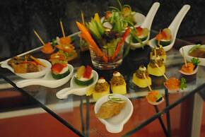 Raviz Center Point Hotel
