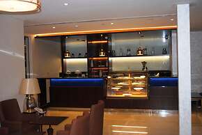 Raviz Center Point Hotel