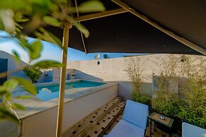 Riad Amina