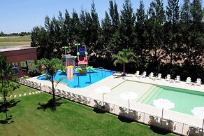 Howard Johnson by Wyndham Funes