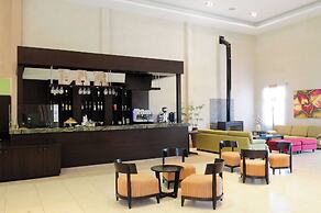 Howard Johnson by Wyndham Funes