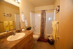 Creekview Court by Apex Accommodations