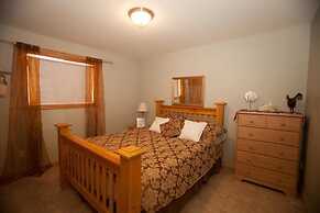 Creekview Court by Apex Accommodations