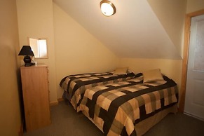 Creekview Court by Apex Accommodations