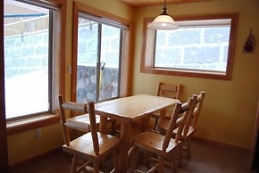 Creekview Court by Apex Accommodations