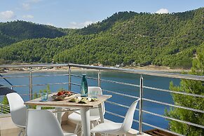 Xenia Residence & Suites