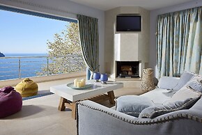 Xenia Residence & Suites