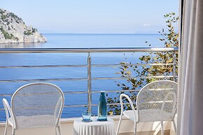Xenia Residence & Suites