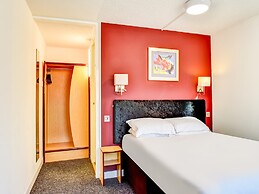 The Hotel Rafiya, Redditch