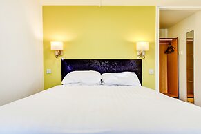 The Hotel Rafiya, Redditch