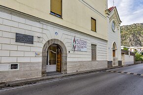 Sisters Hostel