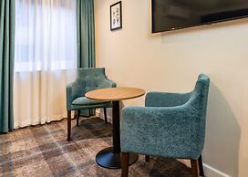 Almondsbury Inn & Lounge