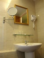 DM Hotel
